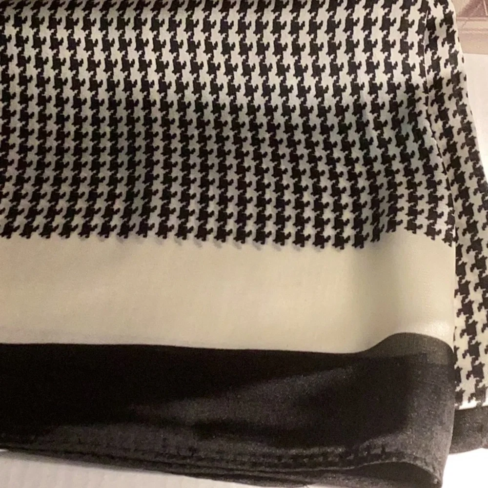 New HOUNDSTOOTH Scarf “LAST ONE” - Picture 9 of 14